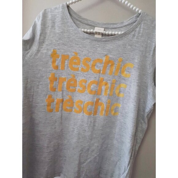 EUC H&M grey & mustard yellow “Tres Chic” print short sleeve t-shirt, L - Picture 7 of 8